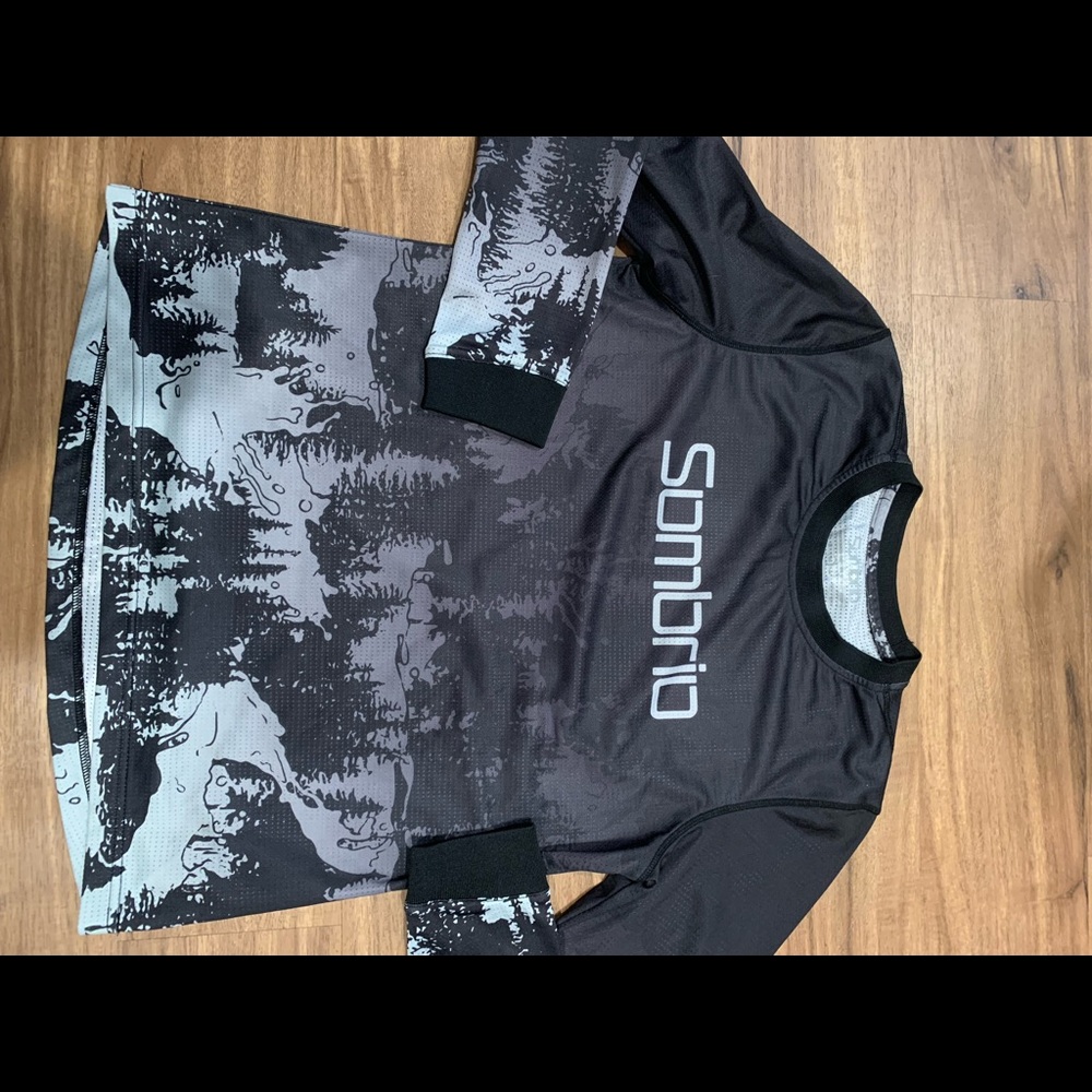 Sombrio Womens long sleeve mountain bike jersey sz. Med.